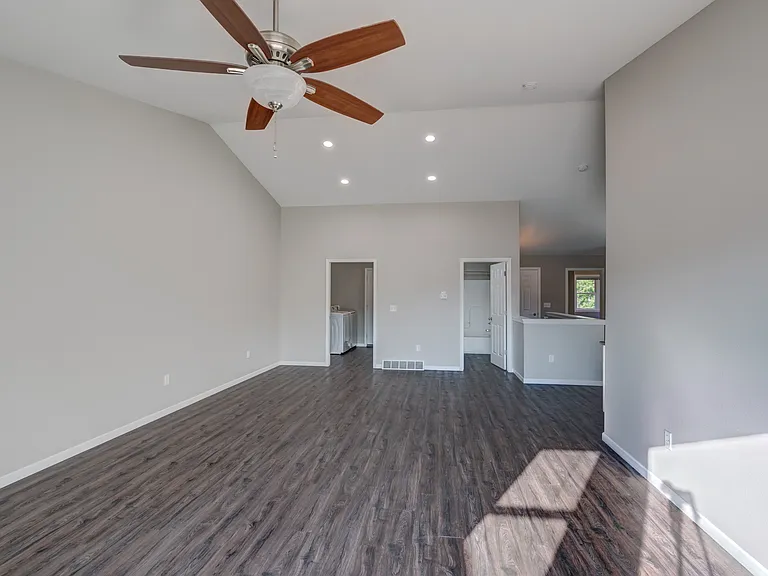 836 Thompson Dr — Photo 9