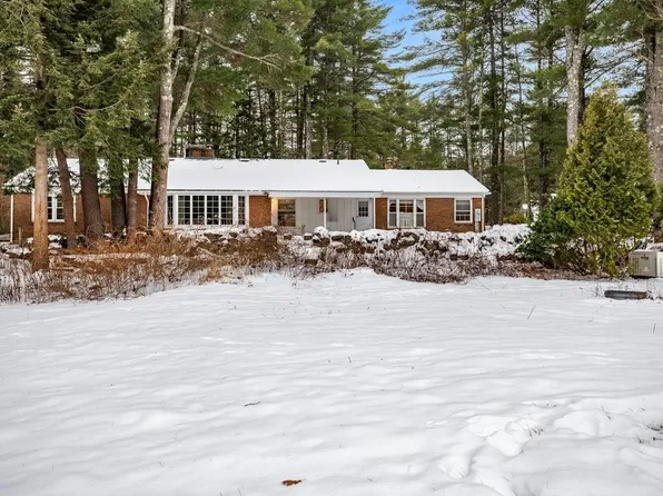 11 Strawberry Hill Road, Bedford, NH 03110