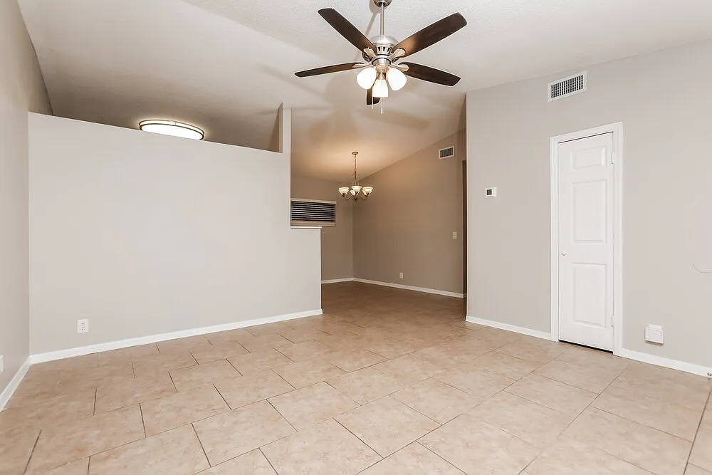 3 bed, 2.0 bath, 1296 sqft, $2,890 — Photo 3