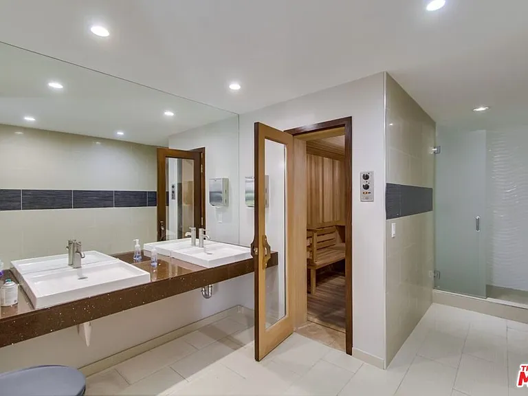 7250 Franklin Ave #1207 — Photo 13