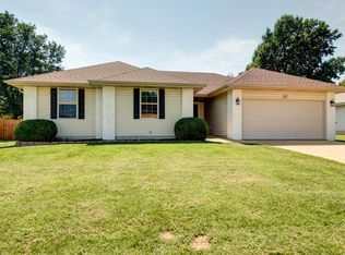 212 E Robin Rd, Clever, MO 65631