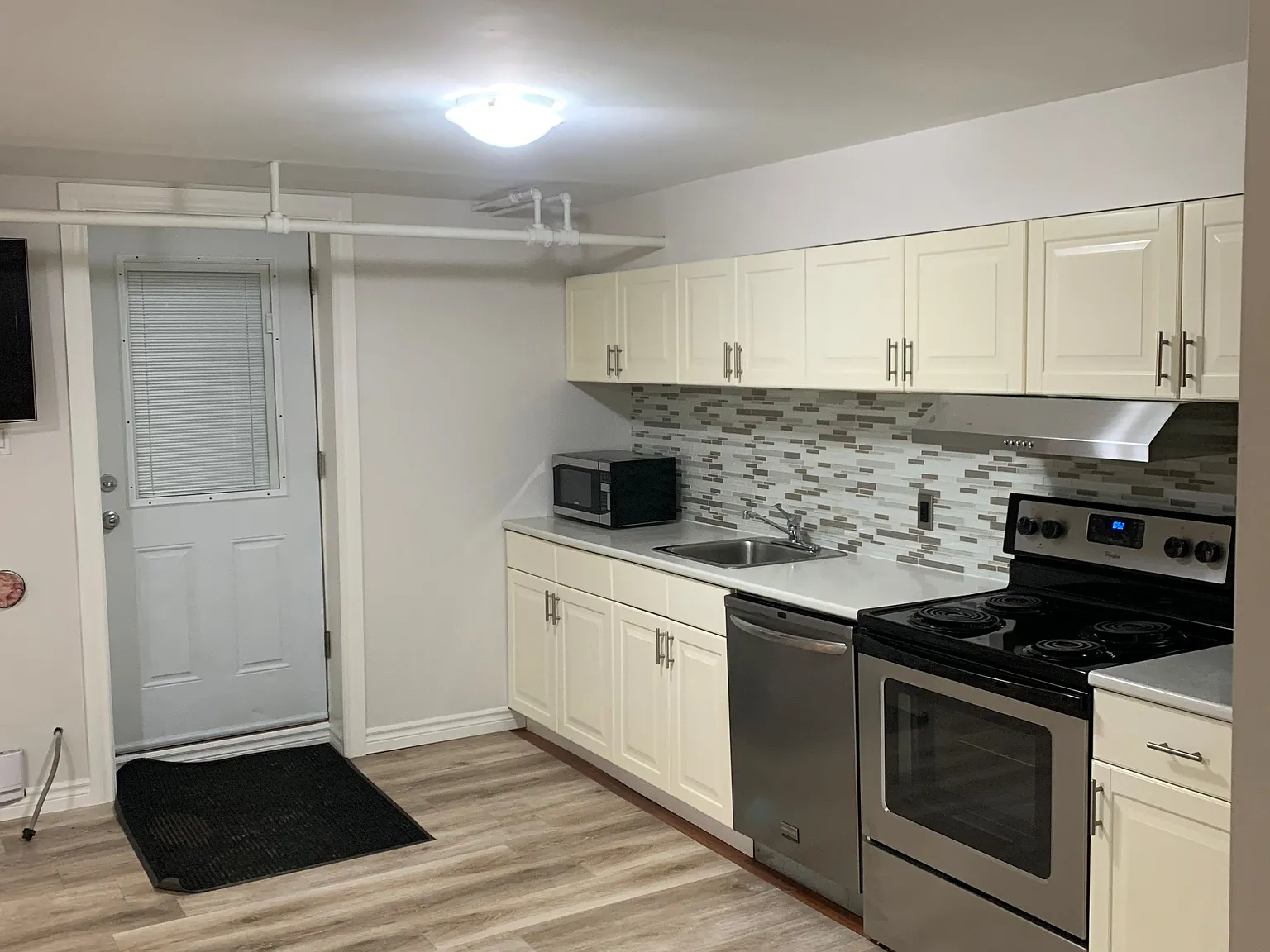 2 bed, $1,900 — Photo 2