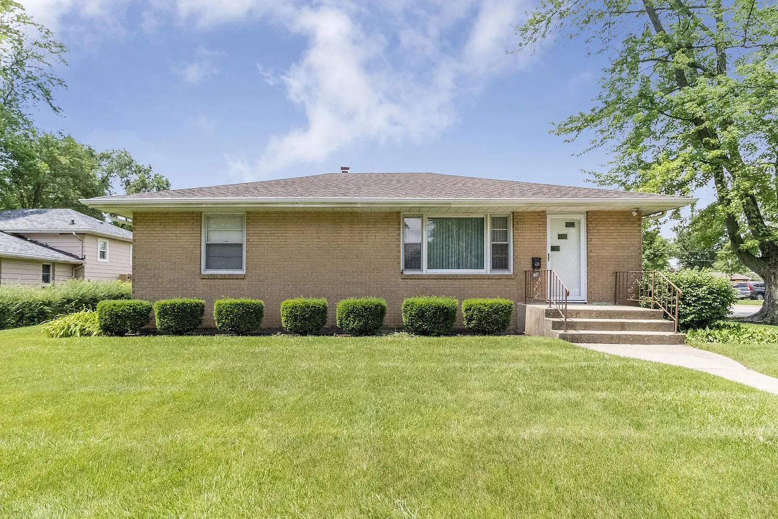1127 N William St photo 1