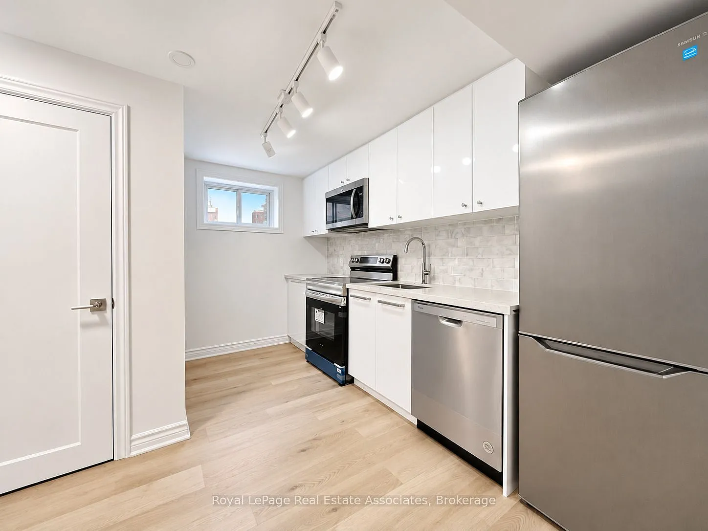 2 bed, $1,900 — Photo 2