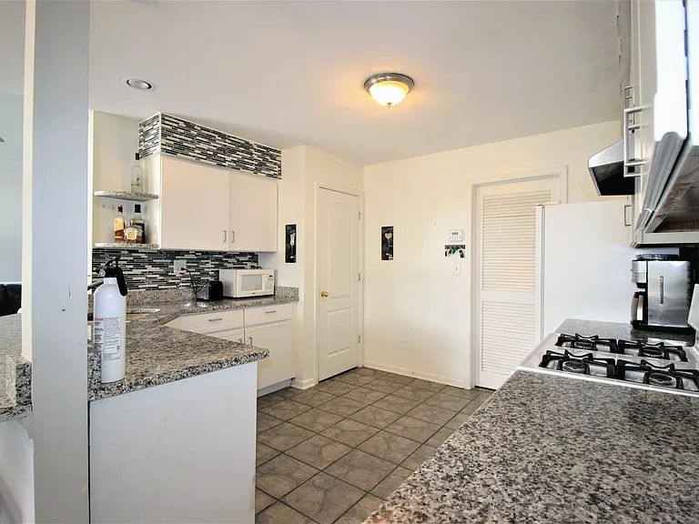 1488 Club Dr #4 — Photo 8