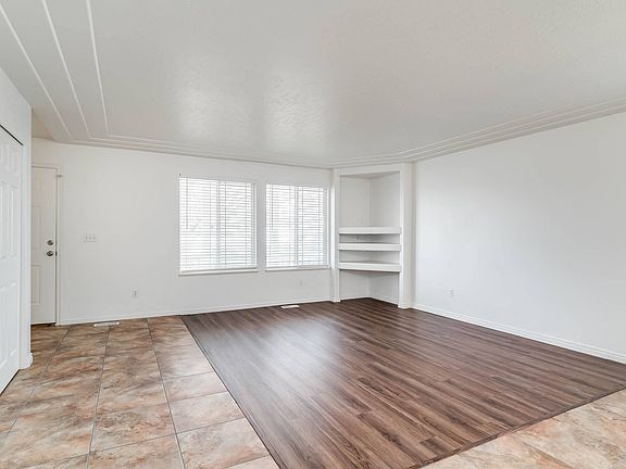 4th image of 127 W Heather Cir