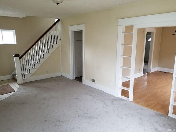 3rd image of 905 E Ewing Ave