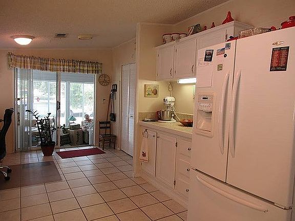 5th image of 947 Robin Dr
