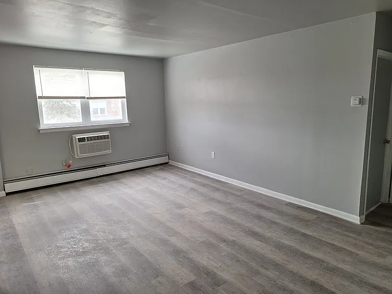 Emerson Apartments — Photo 16