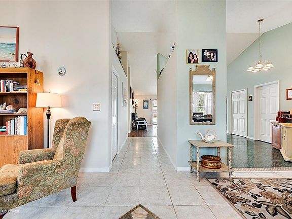 4th image of 2500 Aristocrat Dr