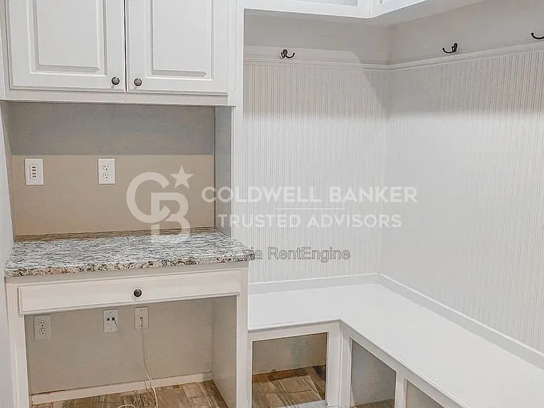 11003 Granby Ave — Photo 8