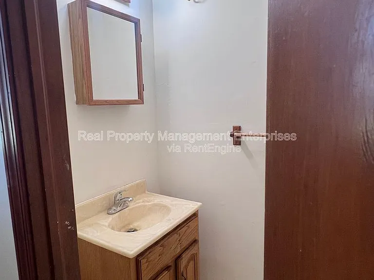 204 Wolf Ln — Photo 25