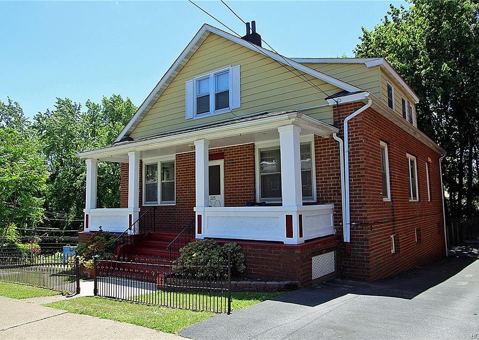 1st image of 225 Renwick St