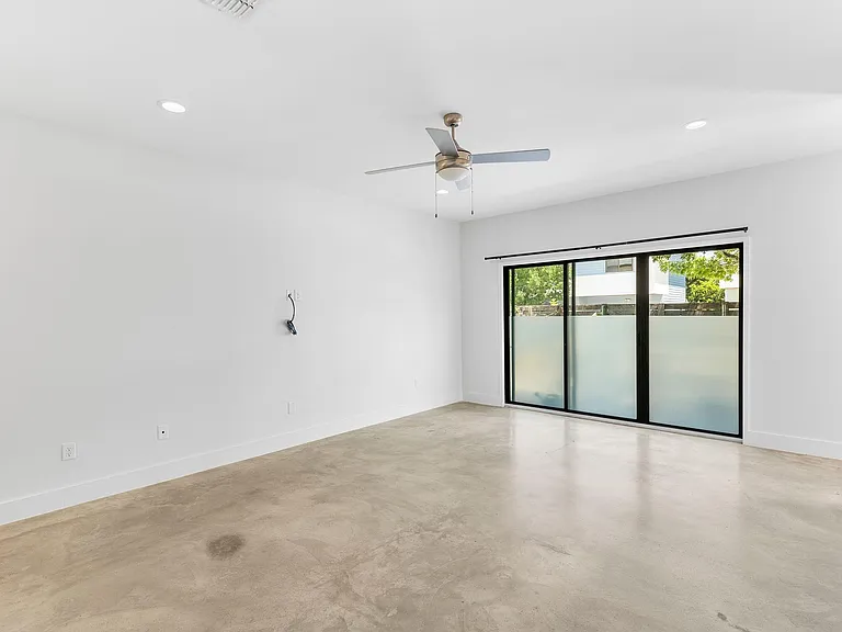 2101 Montopolis Dr #11 — Photo 13