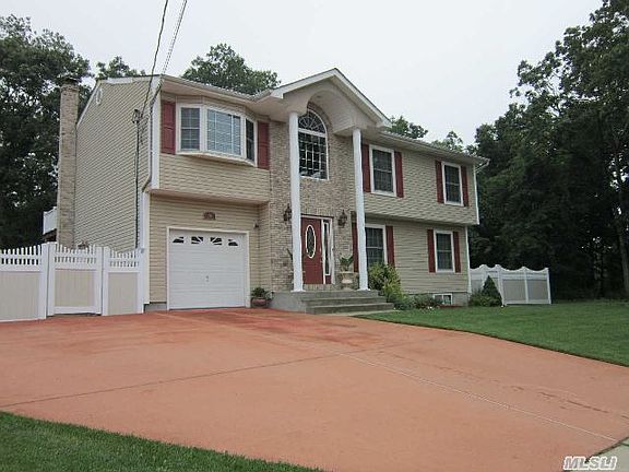 4th image of 10 Abner Dr