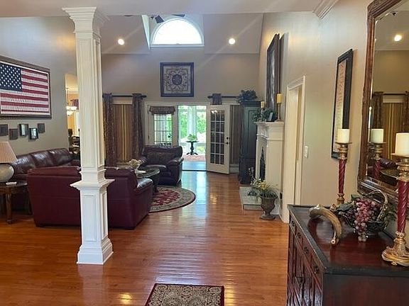 4th image of 392 Covenant Dr NE