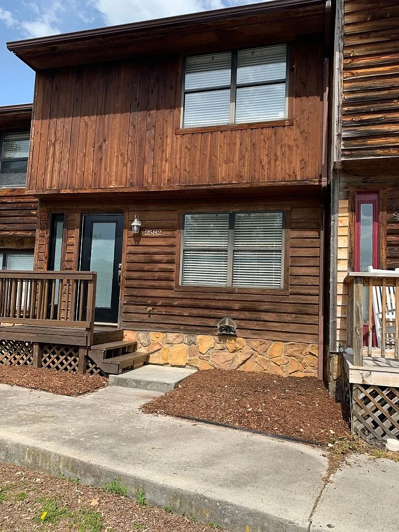 2 Bedroom 2 Bath Townhouse — Photo 1