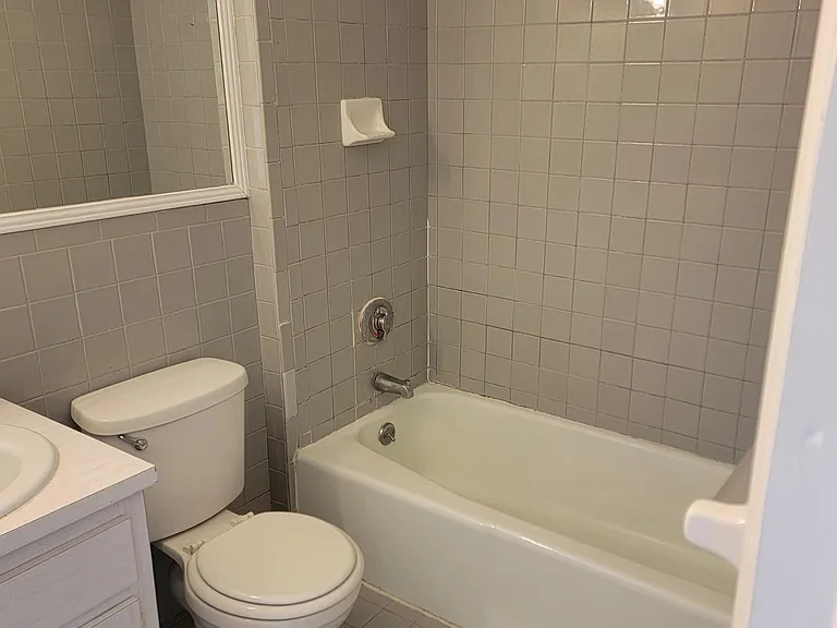 1927 Lincoln St #7 — Photo 6