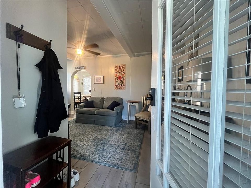 1st image of 16 Vaughan Ave #1