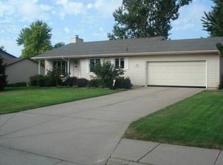 817 Sycamore Ave, Hastings, NE 68901