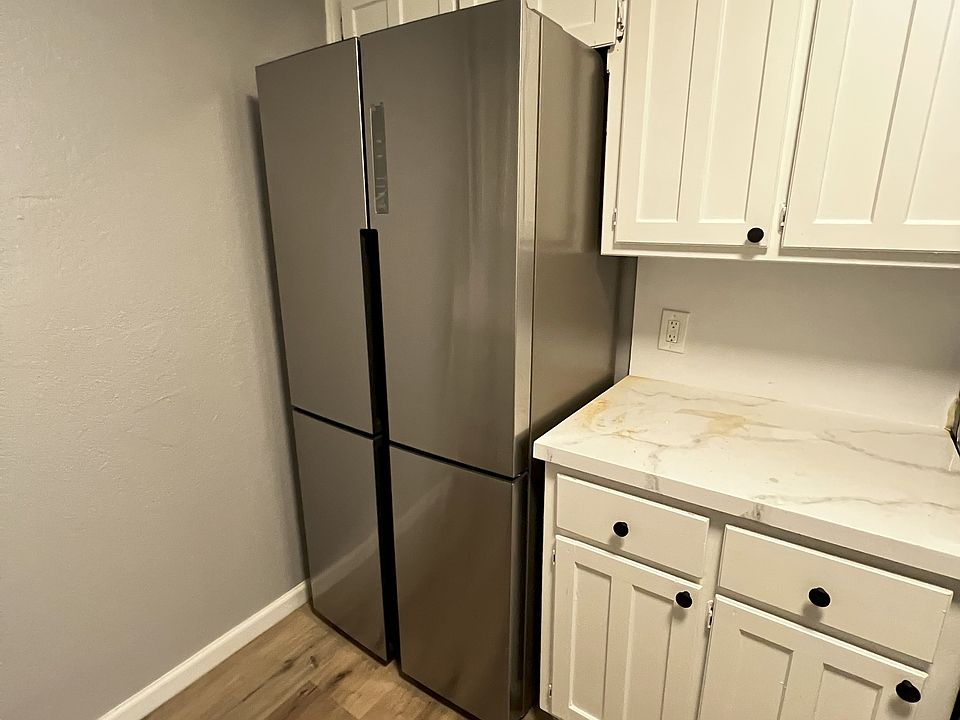 Stainless steel appliances included