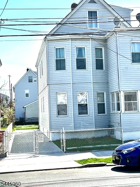 2 bed, 1.0 bath, $2,200 — Photo 2