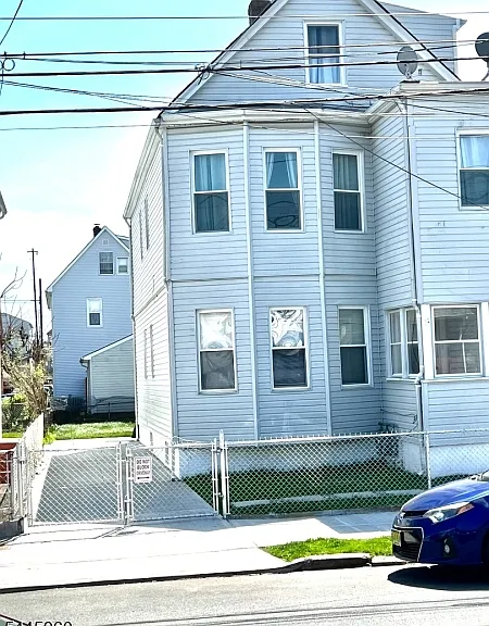 136 Division Ave — Photo 2