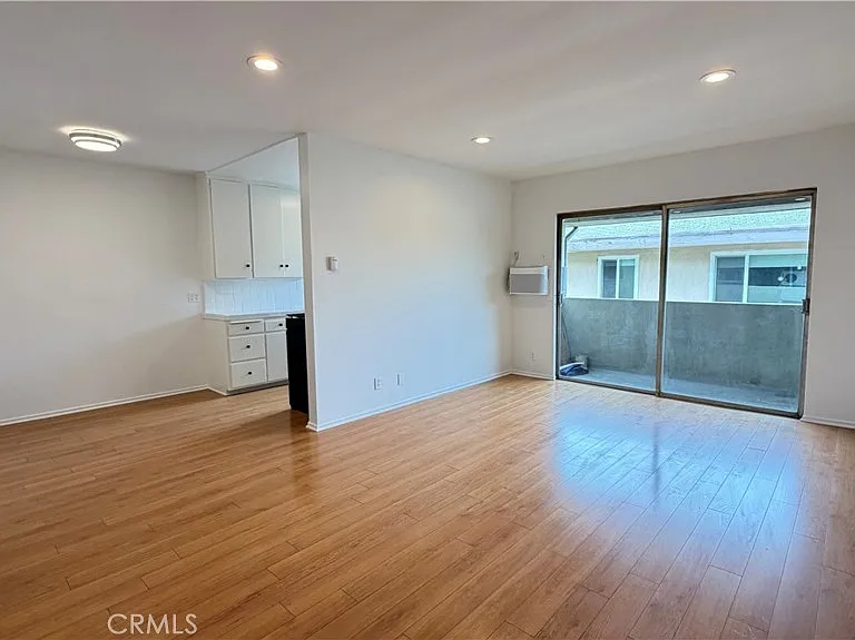 919 N Orange Grove Ave #6 — Photo 3