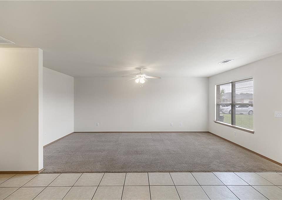 1st image of 212 E Southern Trace Dr