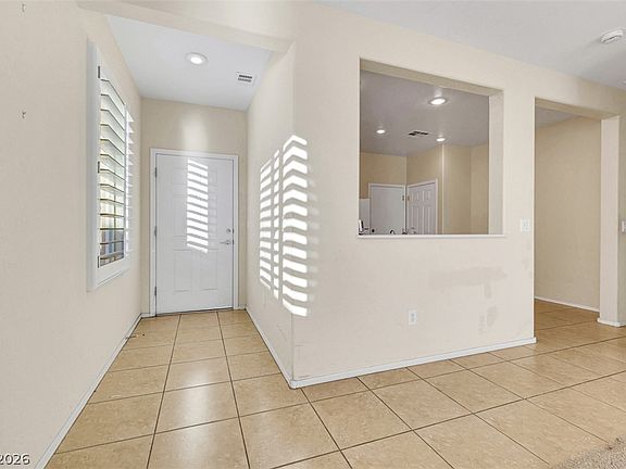 3rd image of 2557 Corvus St