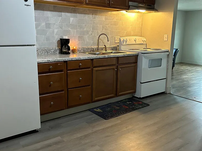 1402 S Main St #3B — Photo 8