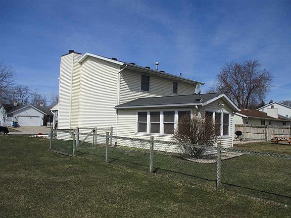 3rd image of 712 Downey Ave