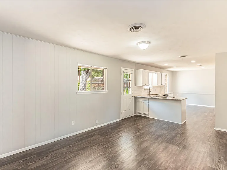 1021 Patricia St — Photo 13