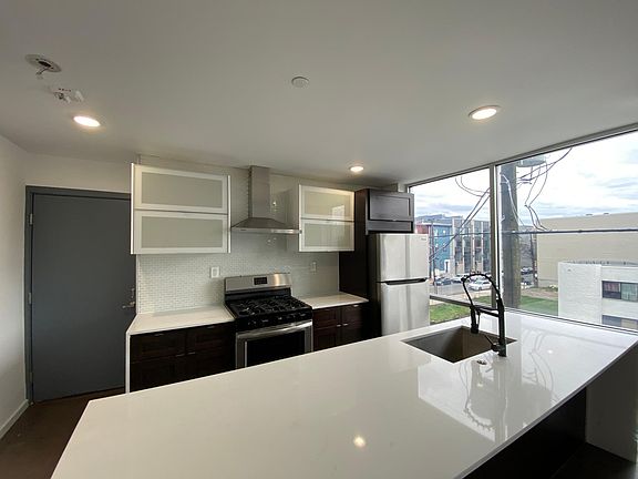 2nd image of 1235 N Franklin St #9
