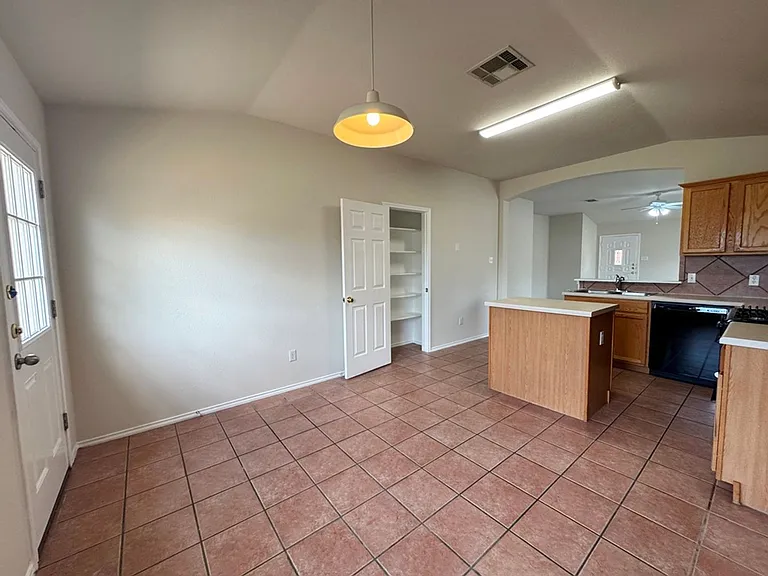 113 Salado Dr — Photo 13