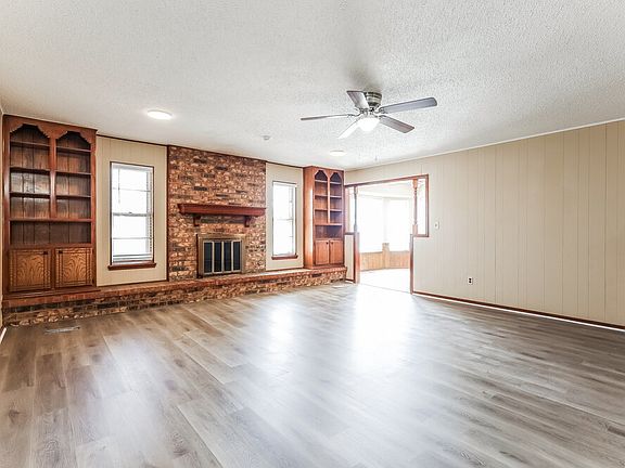 4th image of 1712 N Lincoln Ave