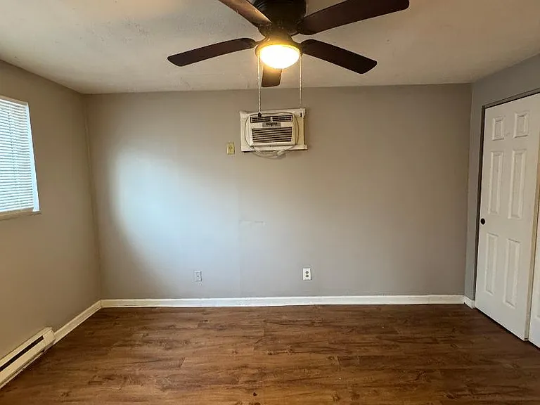 2602 Chesterfield Ct #4 — Photo 4