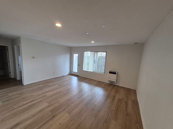 4th image of 480 W Grand Ave #102