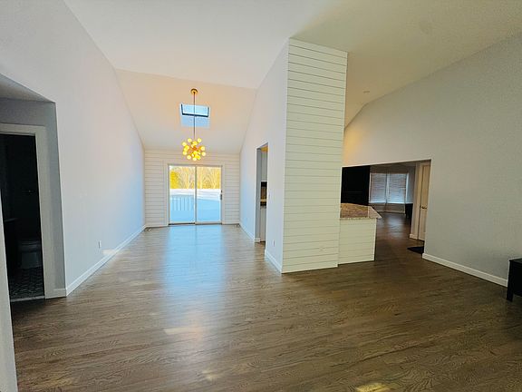 5th image of 163 Pulaski St