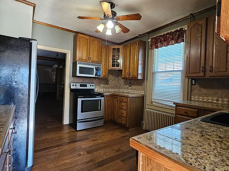 565 Trinity Rd — Photo 3