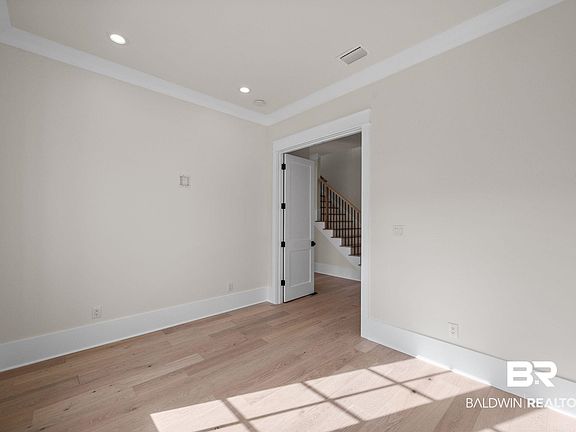 5th image of 864 Inlet Cir