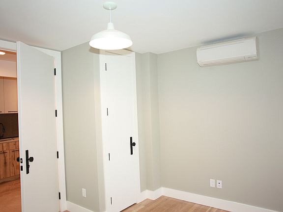 5th image of 773 Lexington Ave #3N