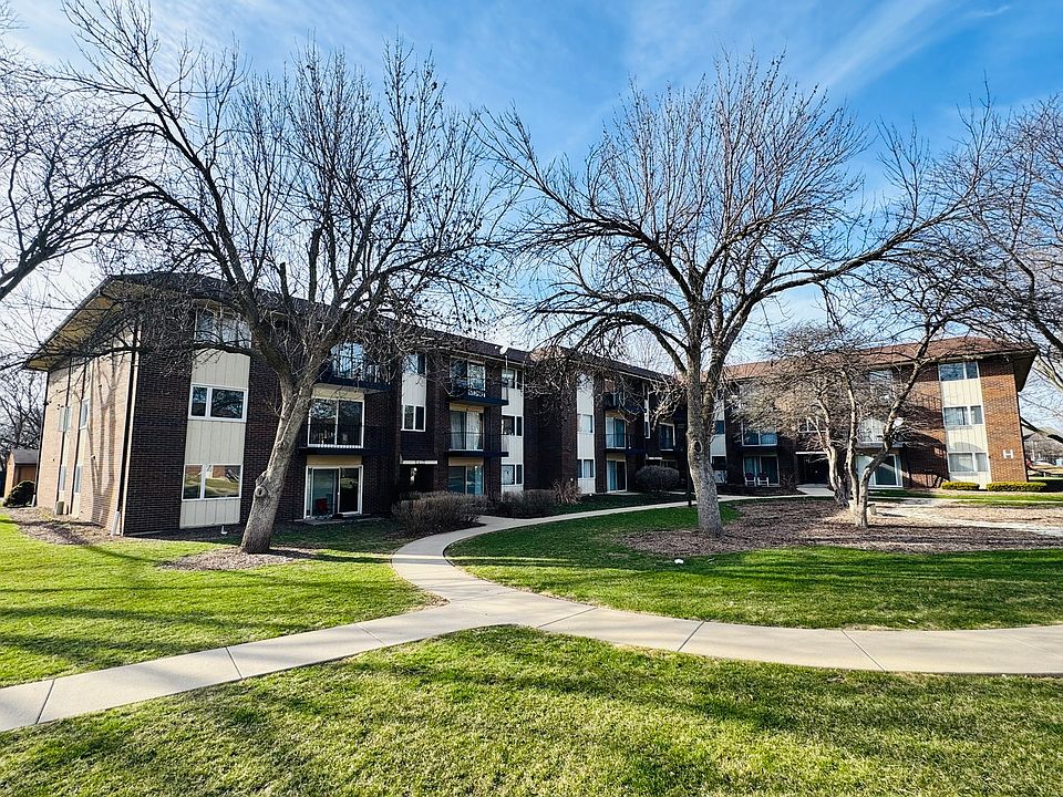 1st image of 5S070 Pebblewood Ln APT F11