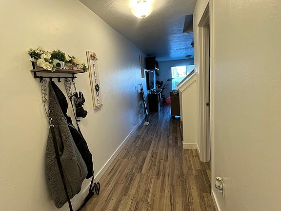 3rd image of 254 E Wren Hill Ln