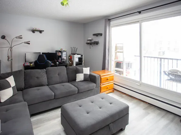 10606 123rd St NW #201, Edmonton, AB T5N 1P2