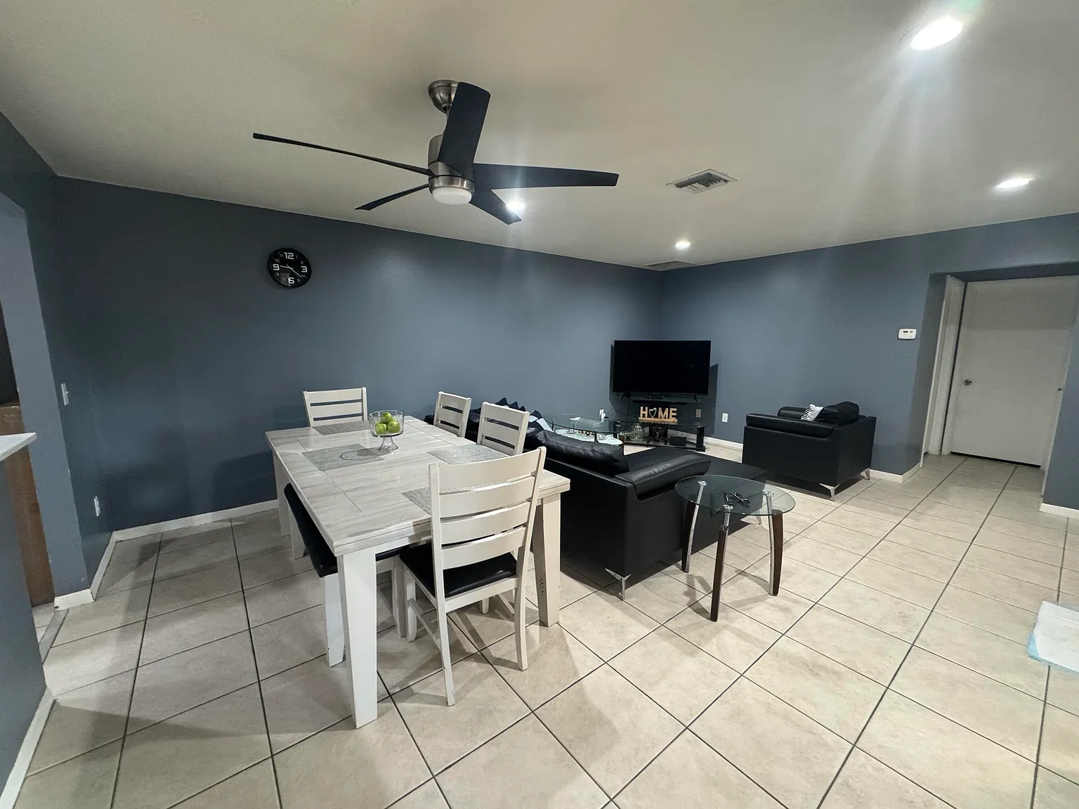 2 bed, 2.0 bath, 1243 sqft, $2,350 — Photo 2