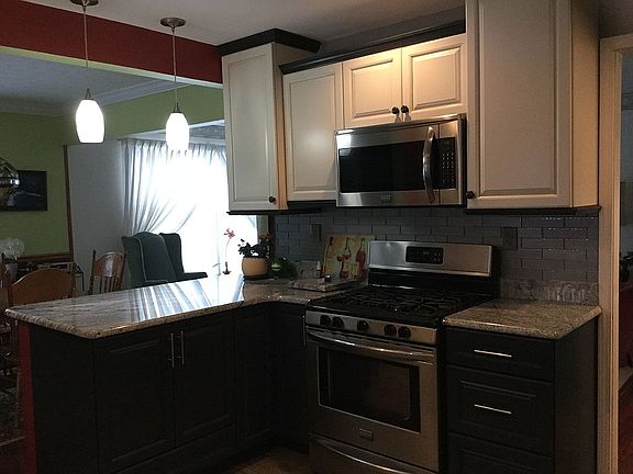 Kitchen w/new stainless appl