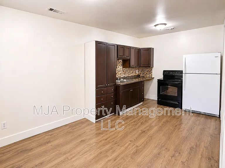 752 N Irving St #752-4 — Photo 2