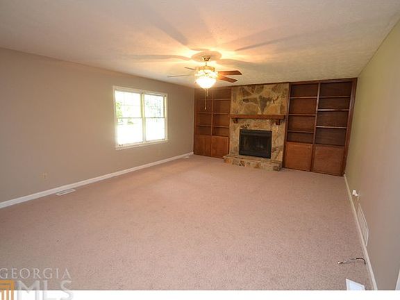 2nd image of 1172 Oak Grove Cir
