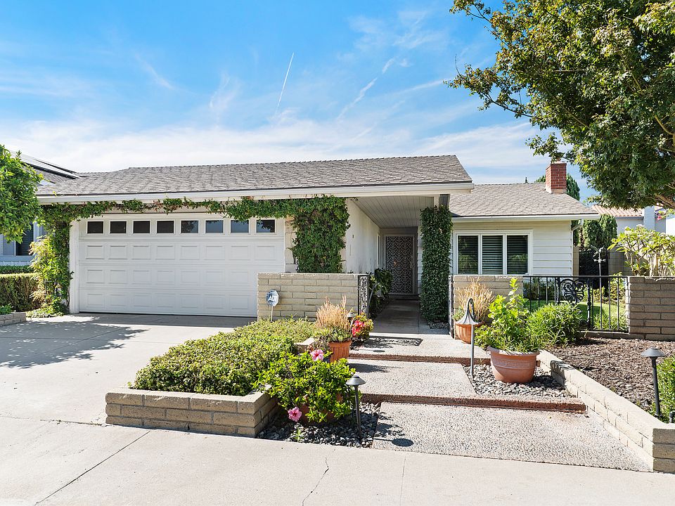 Charming 3 Bedroom, 2 Bath, Family Room and Dining Room 1832 Sf in the prestigious area of College Park East!